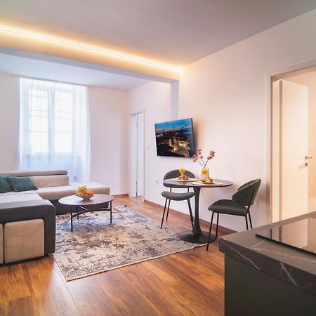 PUY D&A Amphitheatre Premium Apartments With Free Parking מראה חיצוני תמונה