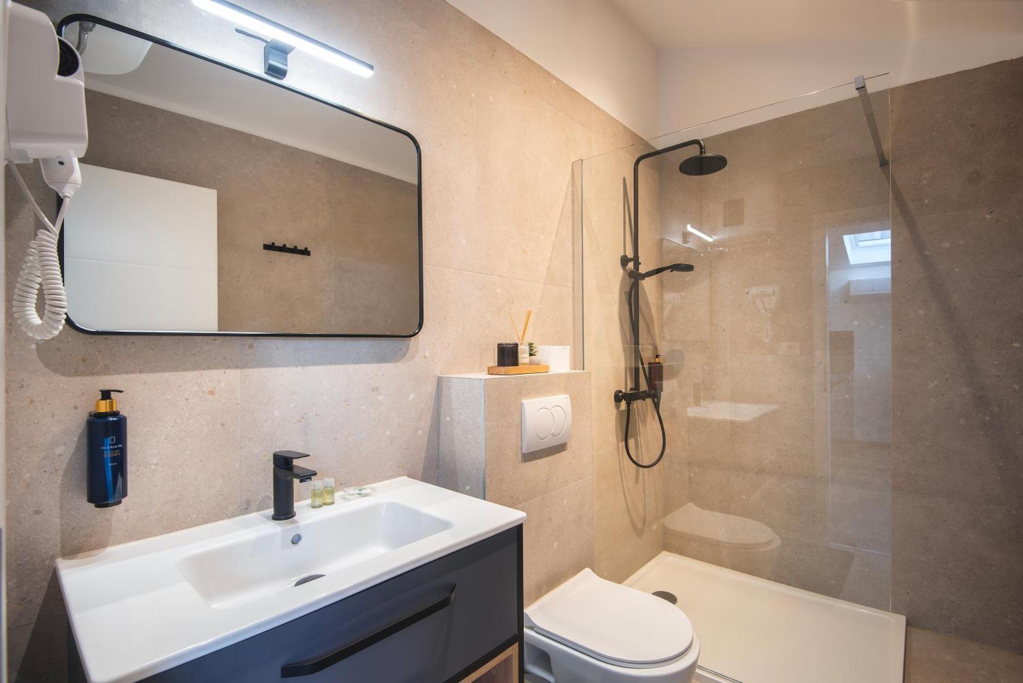 PUY D&A Amphitheatre Premium Apartments With Free Parking מראה חיצוני תמונה