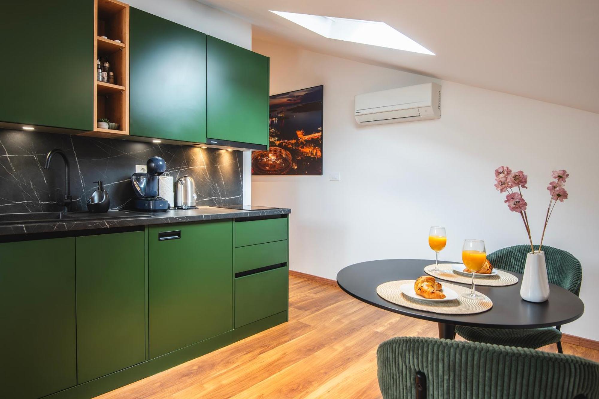 PUY D&A Amphitheatre Premium Apartments With Free Parking מראה חיצוני תמונה