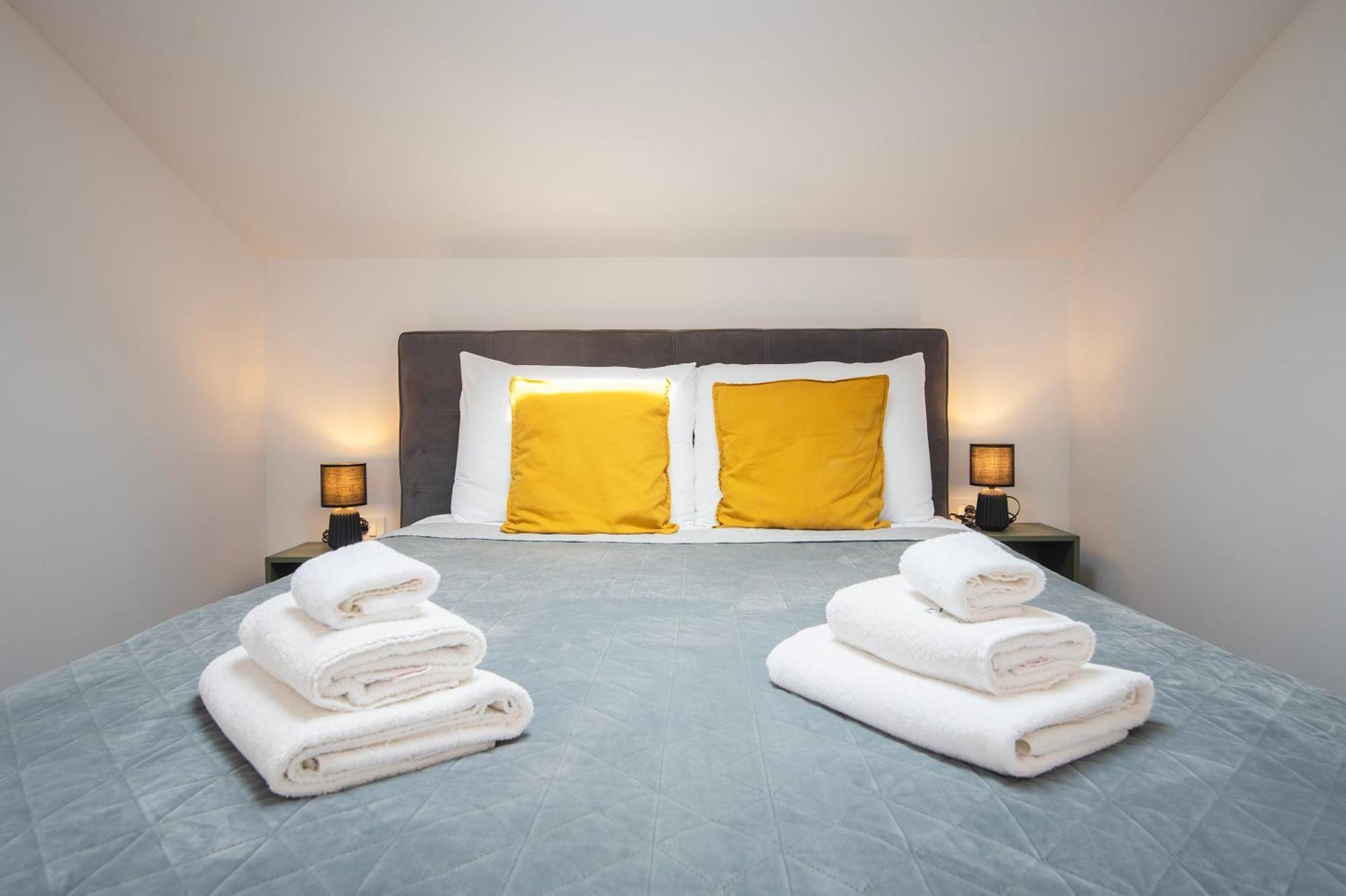 PUY D&A Amphitheatre Premium Apartments With Free Parking מראה חיצוני תמונה