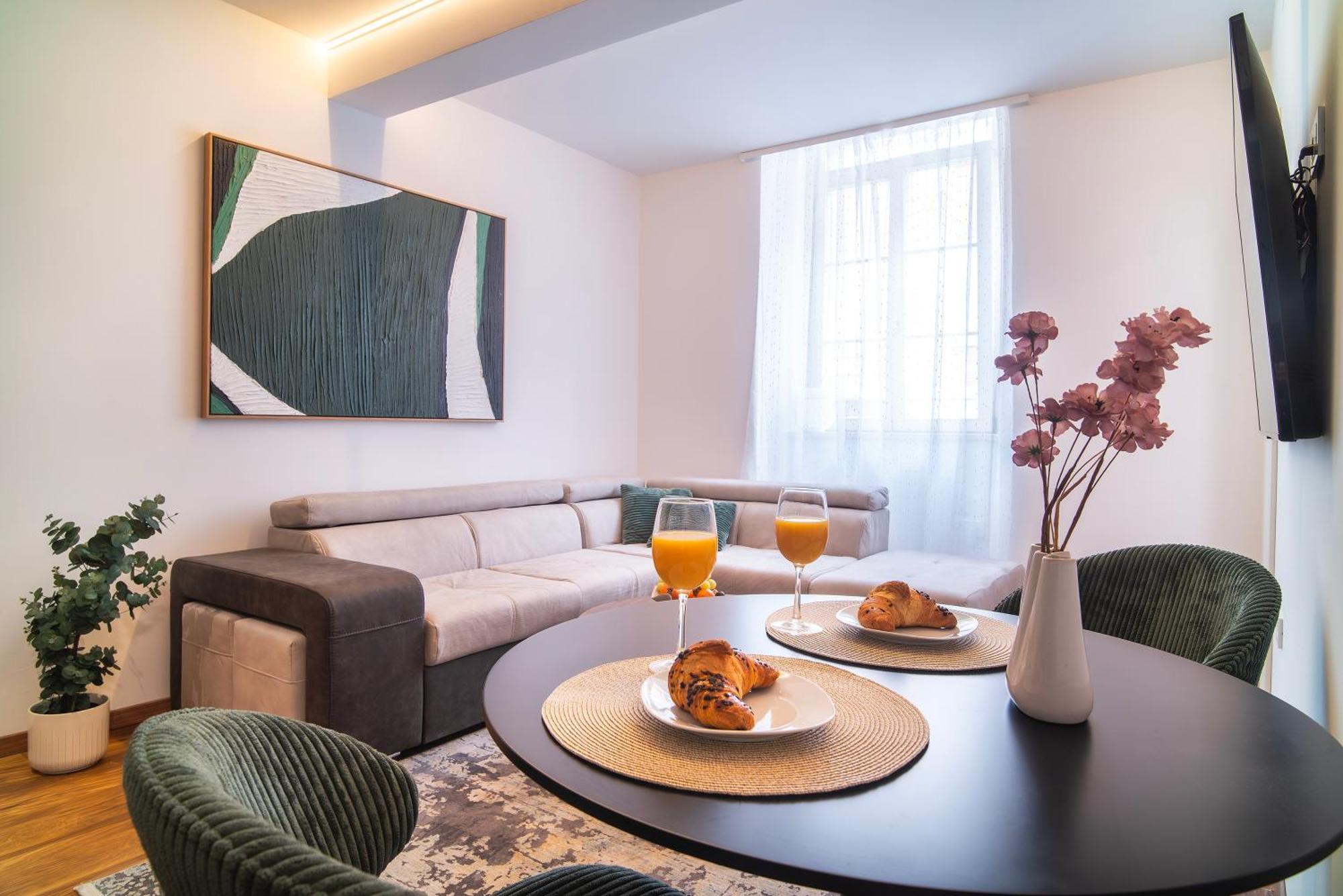PUY D&A Amphitheatre Premium Apartments With Free Parking מראה חיצוני תמונה